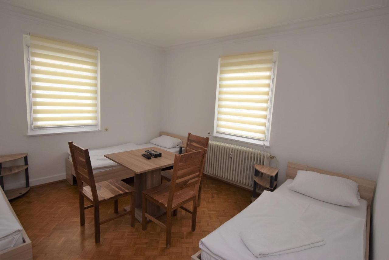 Nuertingen Zimmer ภายนอก รูปภาพ