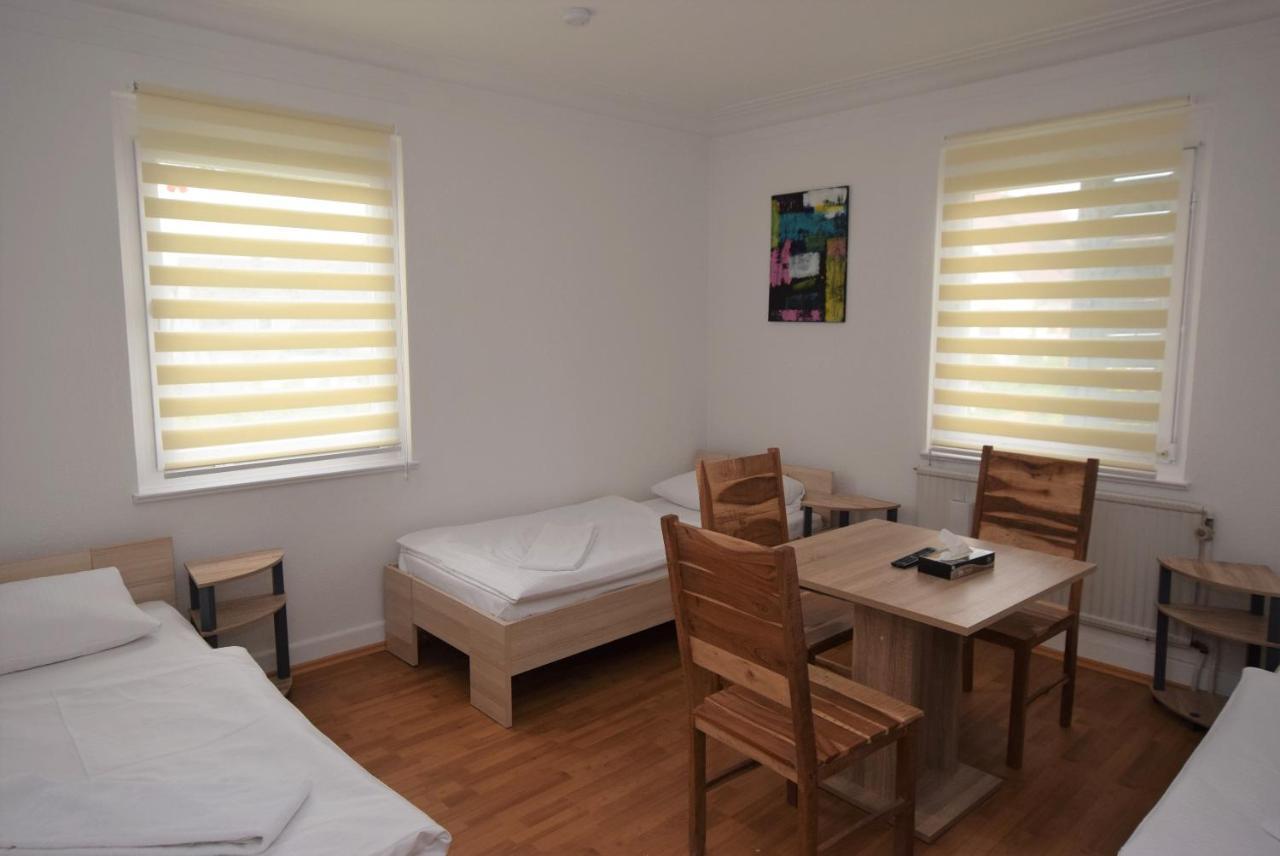Nuertingen Zimmer ภายนอก รูปภาพ