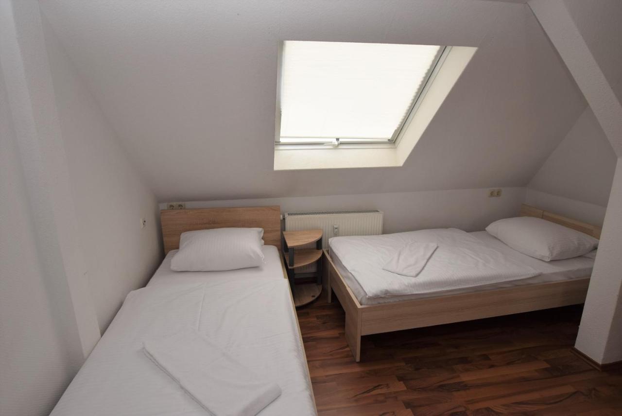 Nuertingen Zimmer ภายนอก รูปภาพ