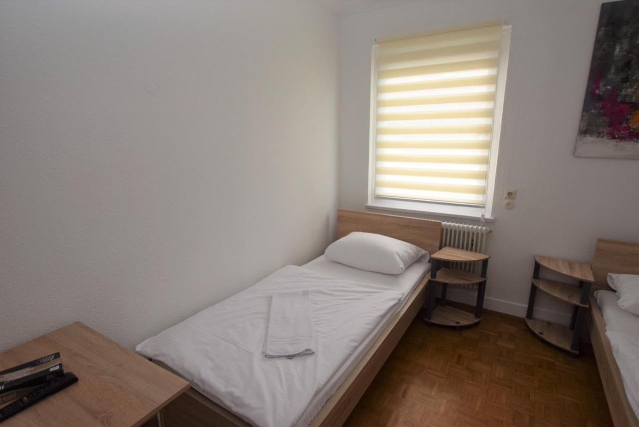 Nuertingen Zimmer ภายนอก รูปภาพ