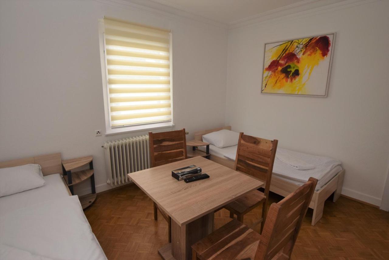 Nuertingen Zimmer ภายนอก รูปภาพ
