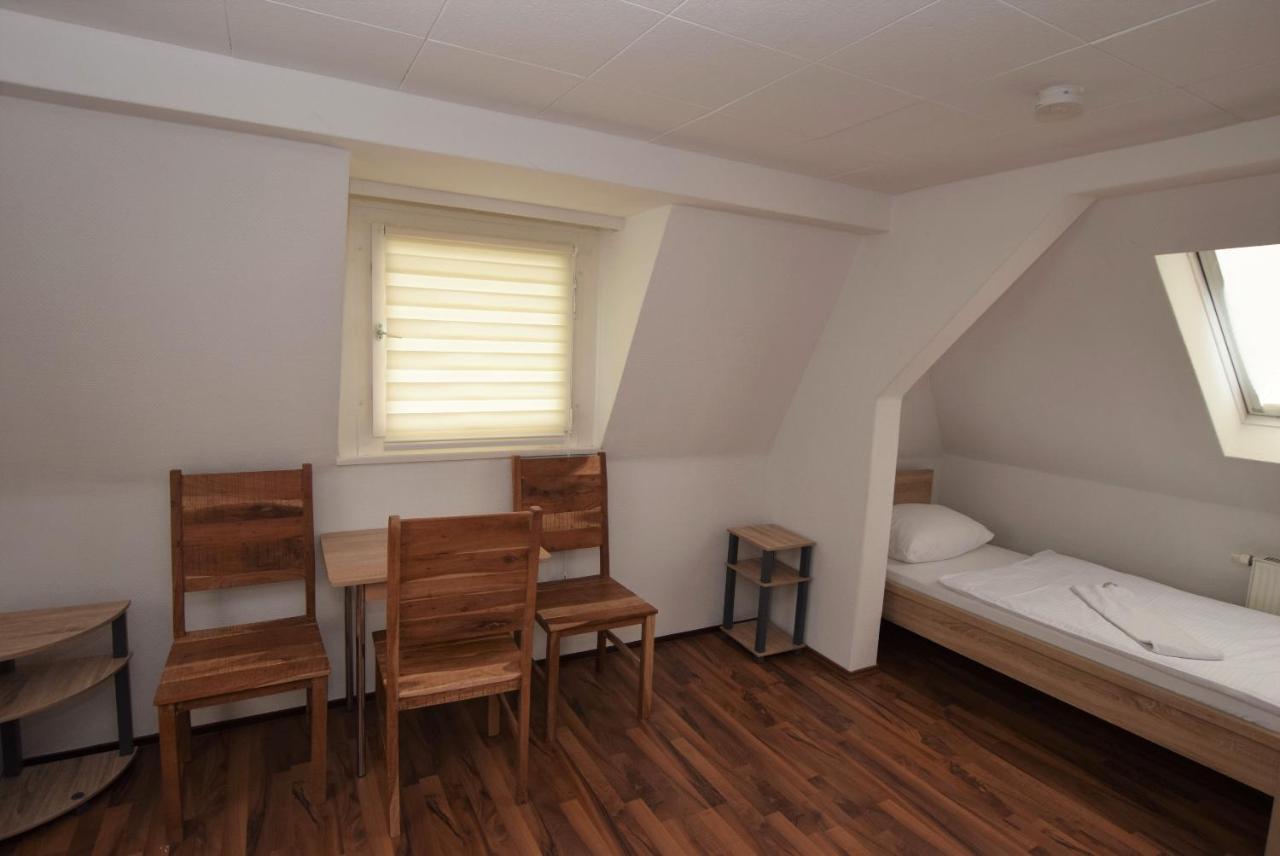 Nuertingen Zimmer ภายนอก รูปภาพ